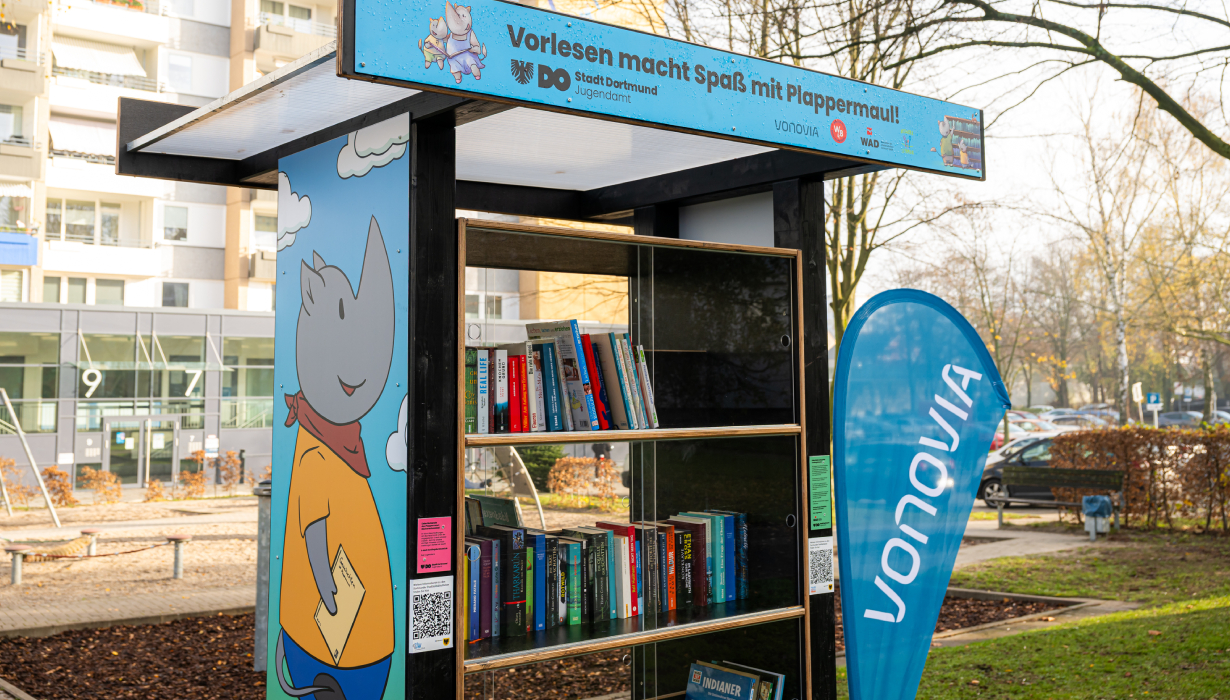 Blick auf den Plappermaul Bücherschrank.